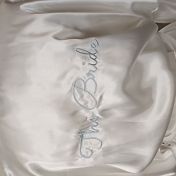 NWOT Bridal Robe - Picture 2 of 4